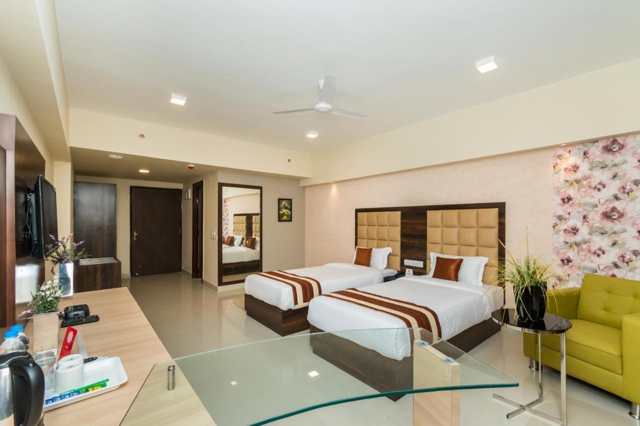 Capital O 10212 Hotel West Willows Xanadu Калькутта Экстерьер фото