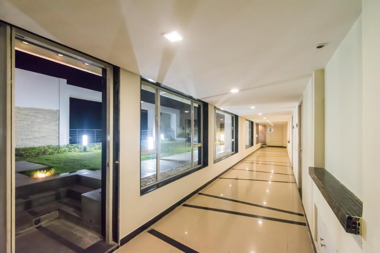 Capital O 10212 Hotel West Willows Xanadu Калькутта Экстерьер фото