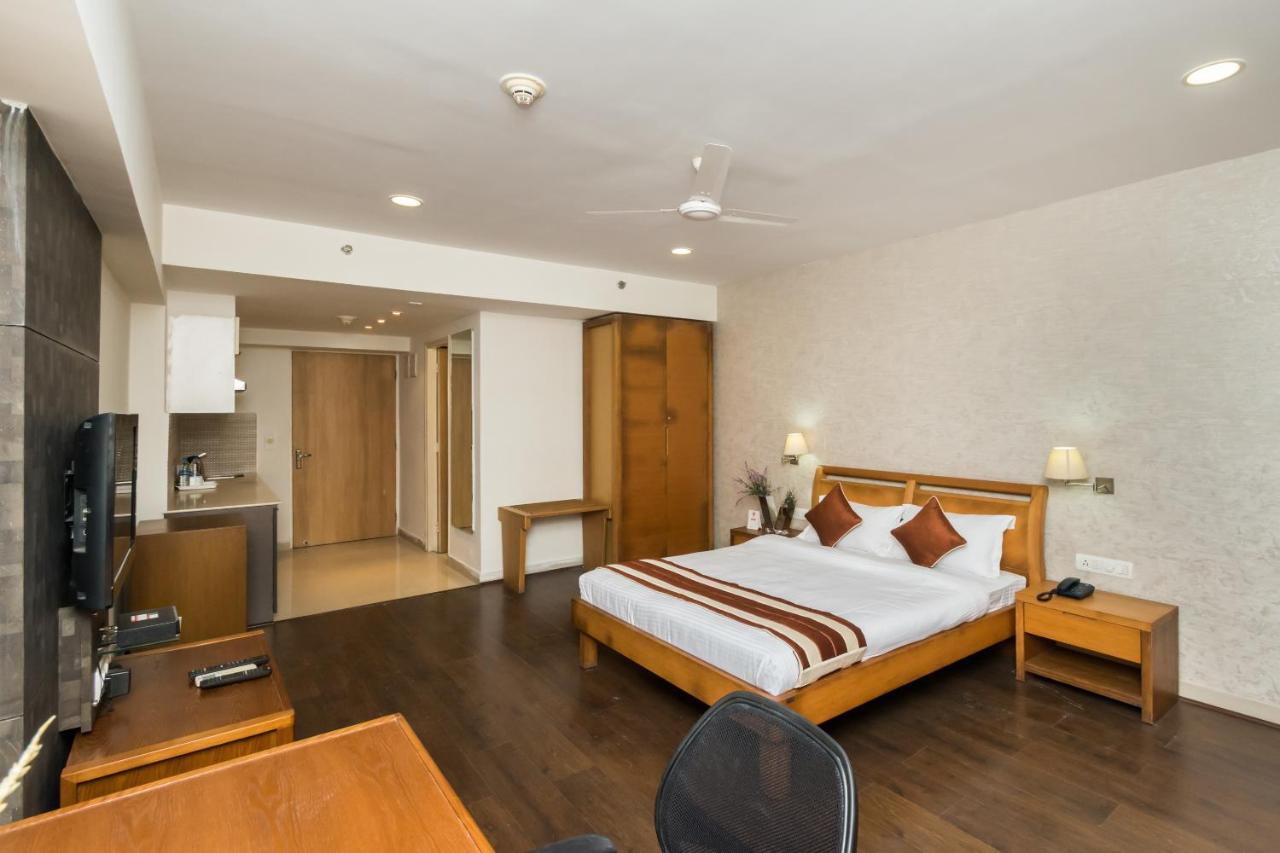 Capital O 10212 Hotel West Willows Xanadu Калькутта Экстерьер фото