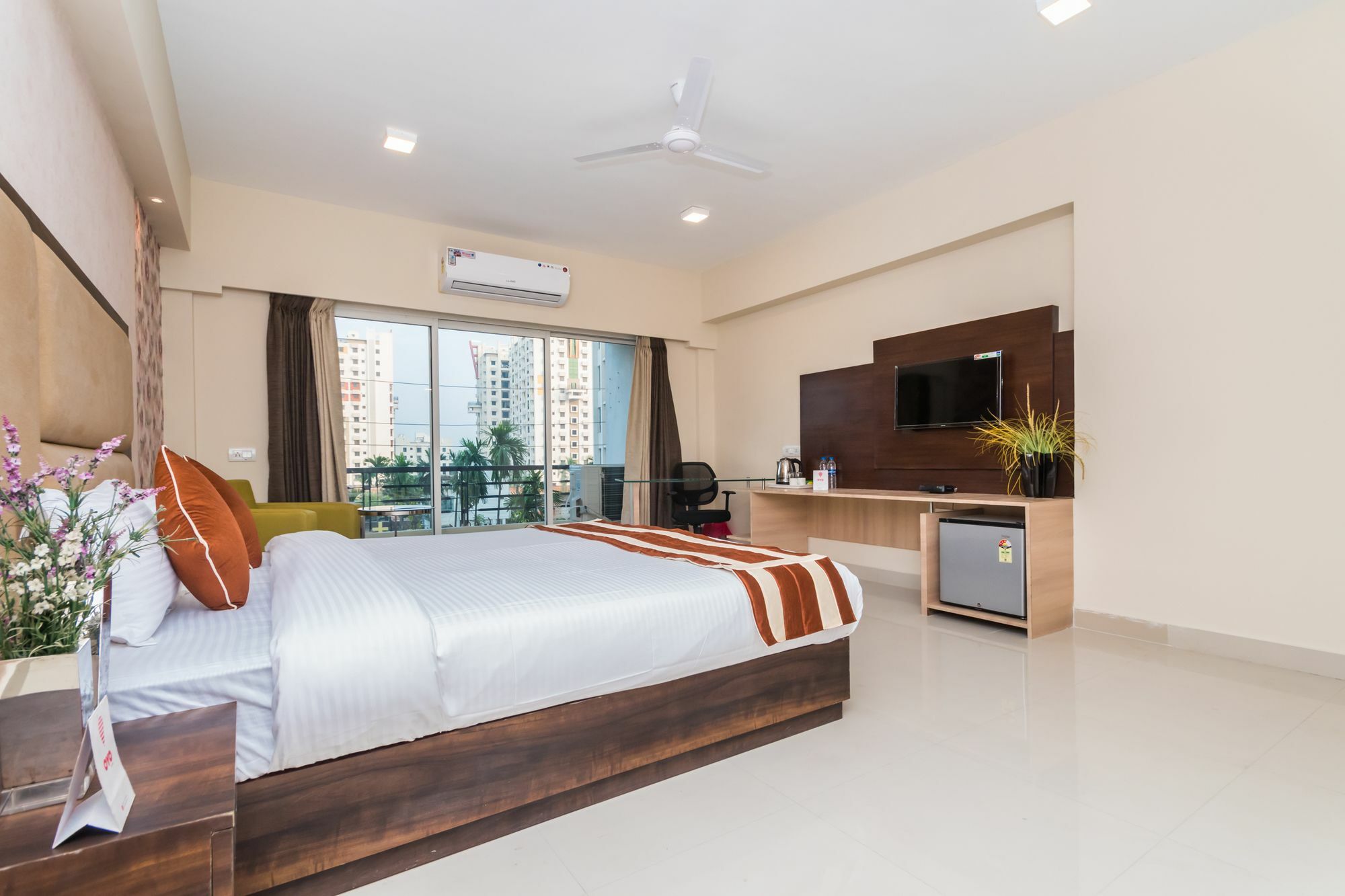 Capital O 10212 Hotel West Willows Xanadu Калькутта Экстерьер фото