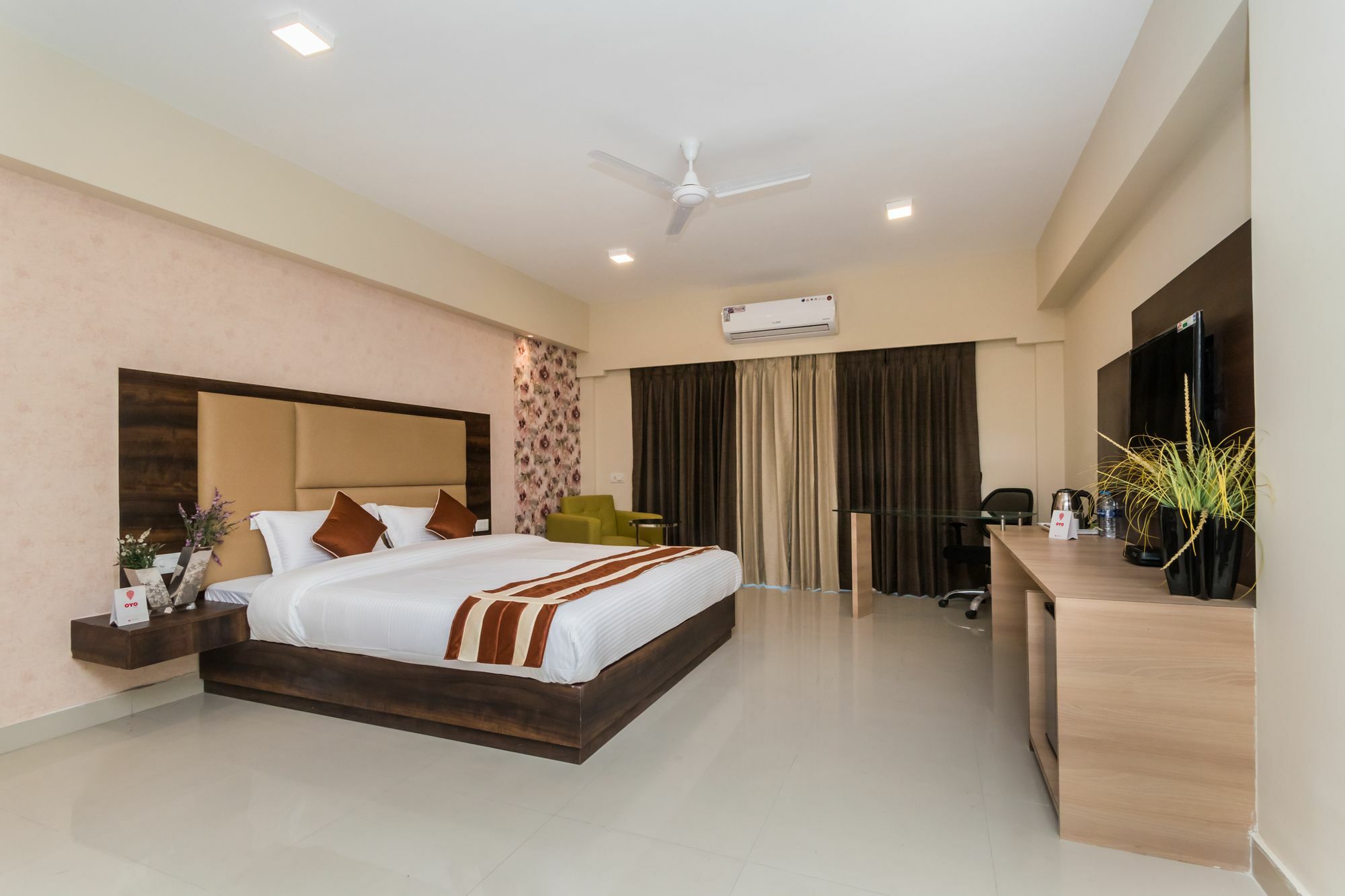 Capital O 10212 Hotel West Willows Xanadu Калькутта Экстерьер фото