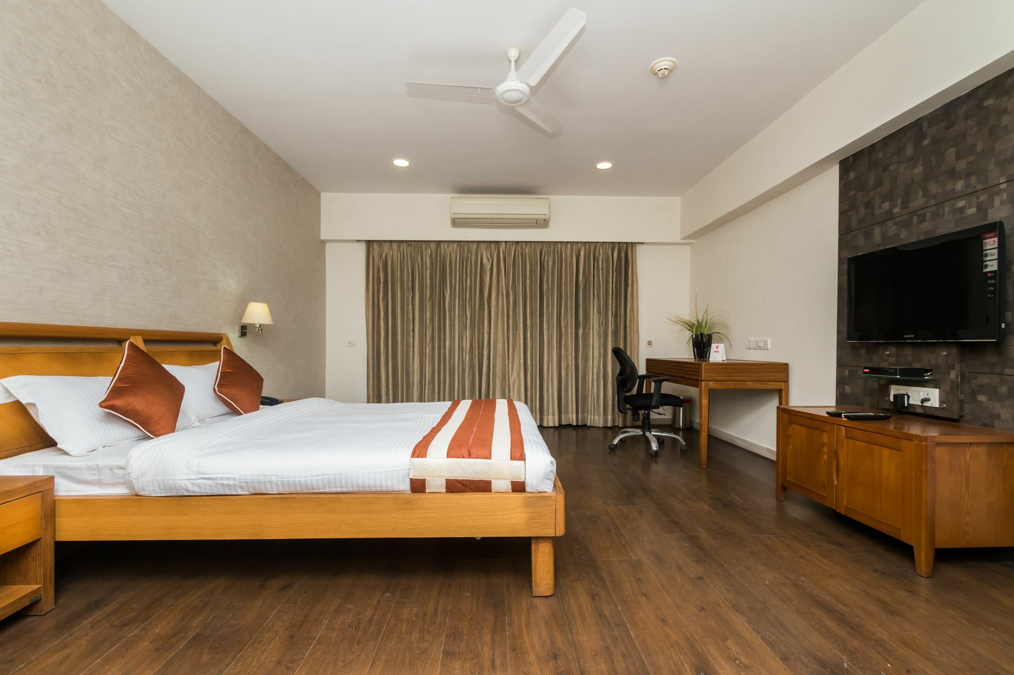 Capital O 10212 Hotel West Willows Xanadu Калькутта Экстерьер фото