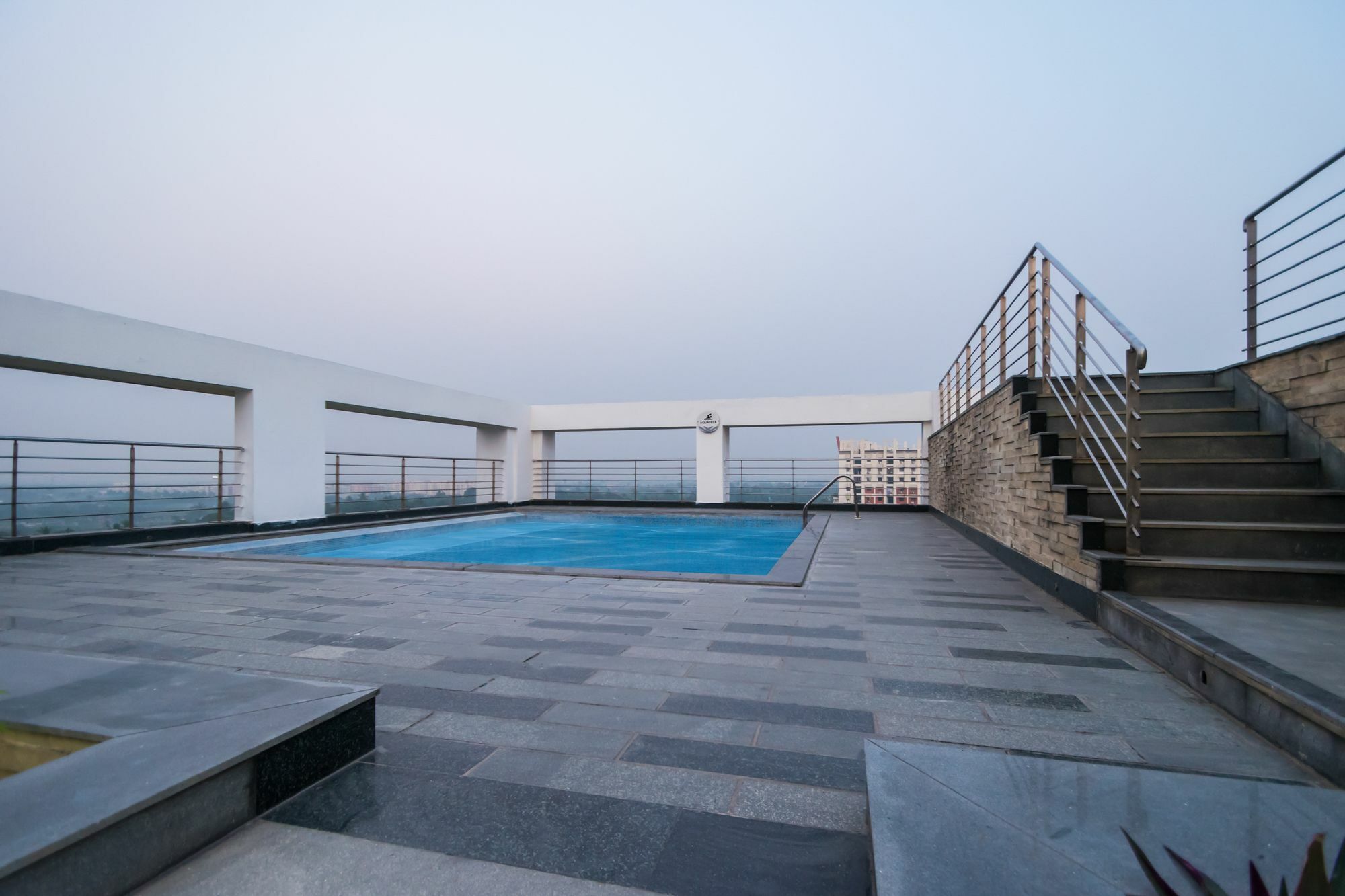Capital O 10212 Hotel West Willows Xanadu Калькутта Экстерьер фото
